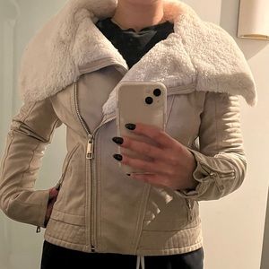 Guess jacket with faux fur